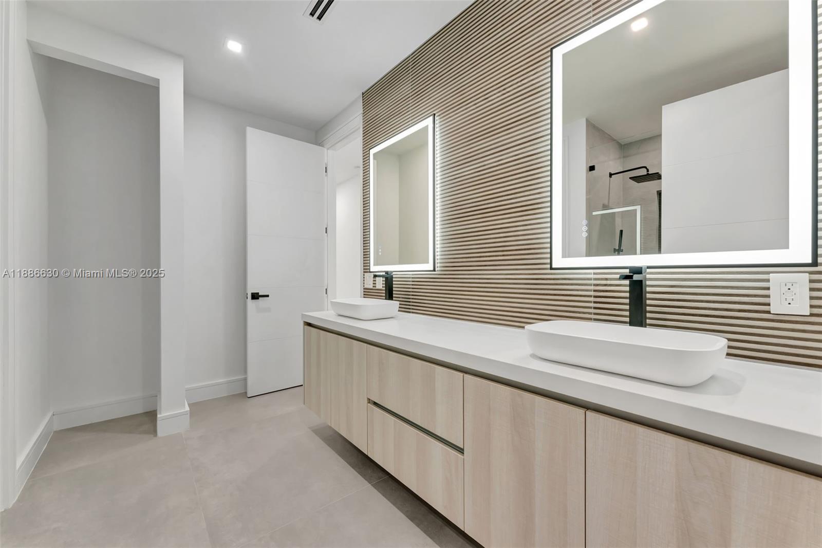 AMD PL GRIFFING BISCAYNE - Residential