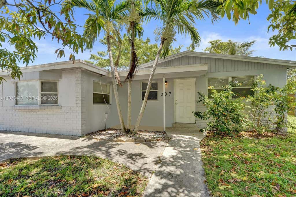 Photo of 307 NW 11th Ave, Delray Beach, FL 33444 (MLS # A12033443)