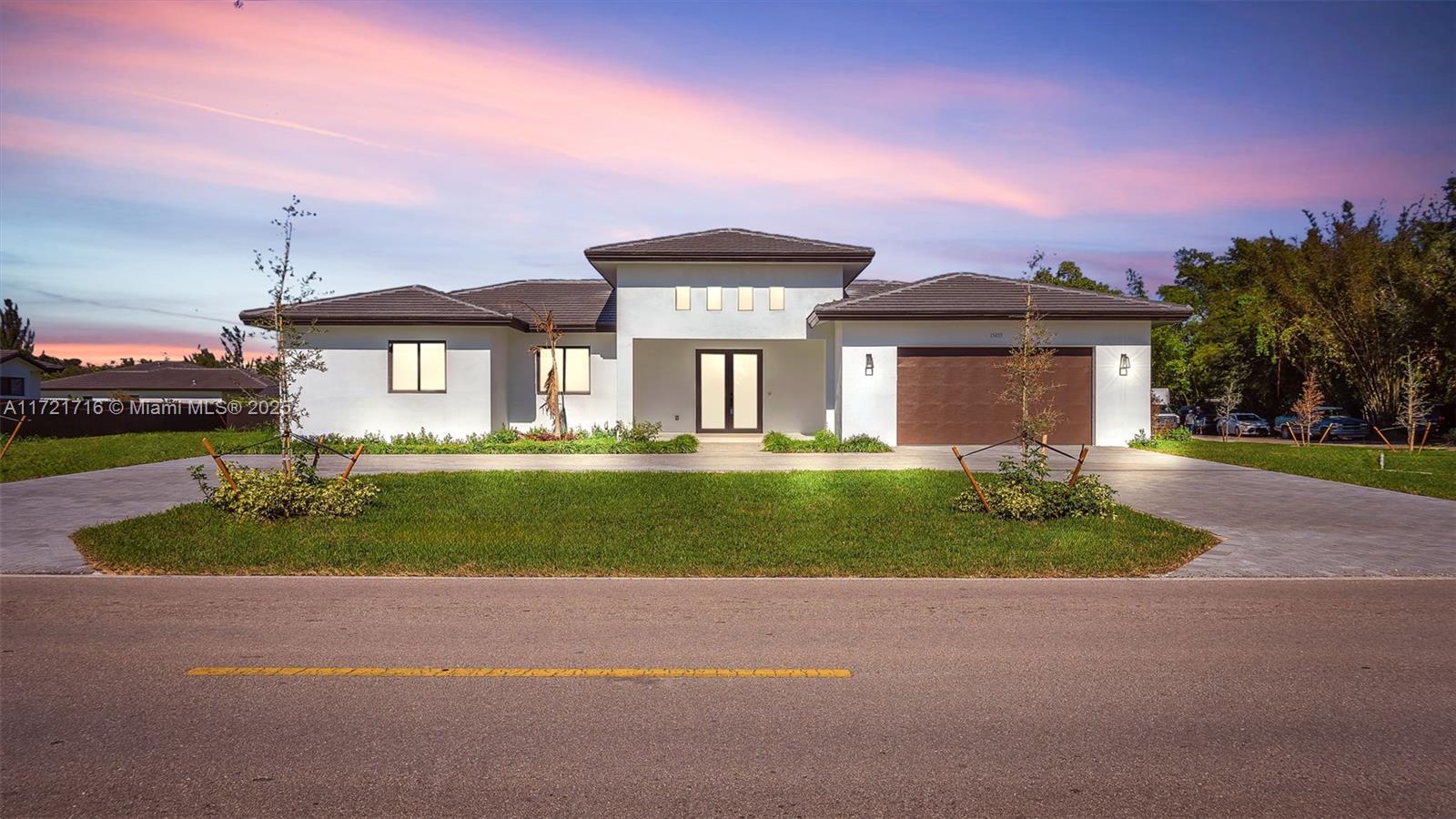 15455 Sw 232 St, Miami, Broward County, Florida - 5 Bedrooms  
4 Bathrooms - 