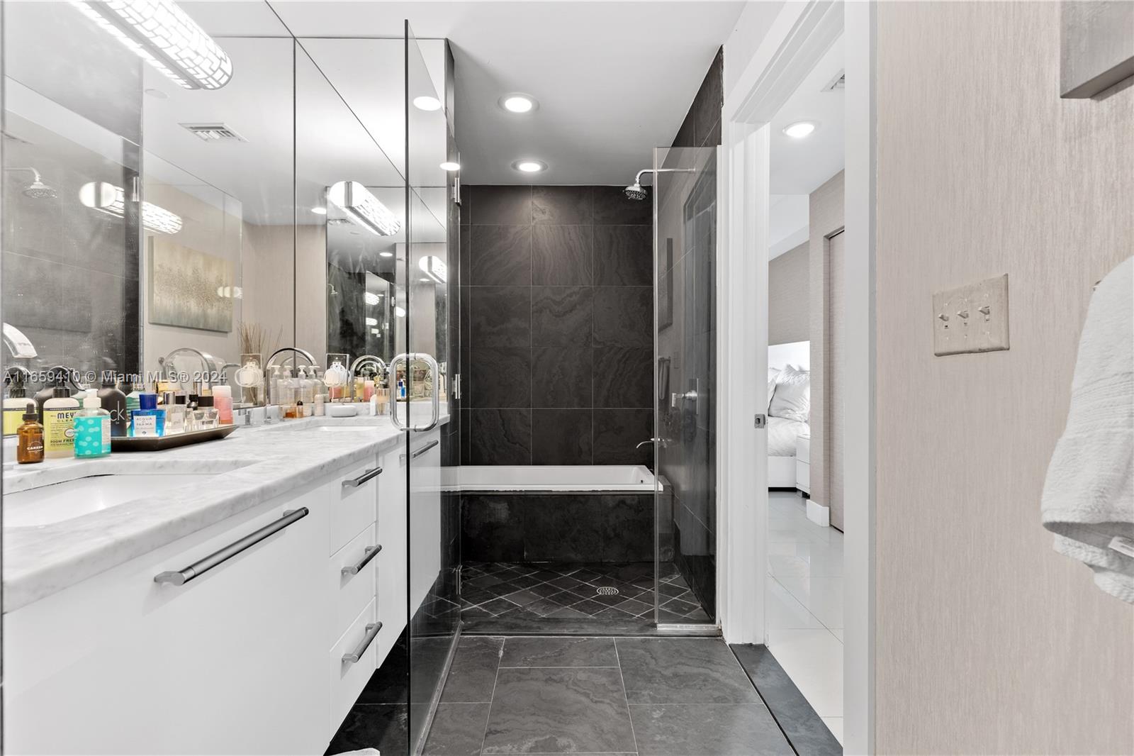 900 BISCAYNE BAY CONDO - Residential Lease