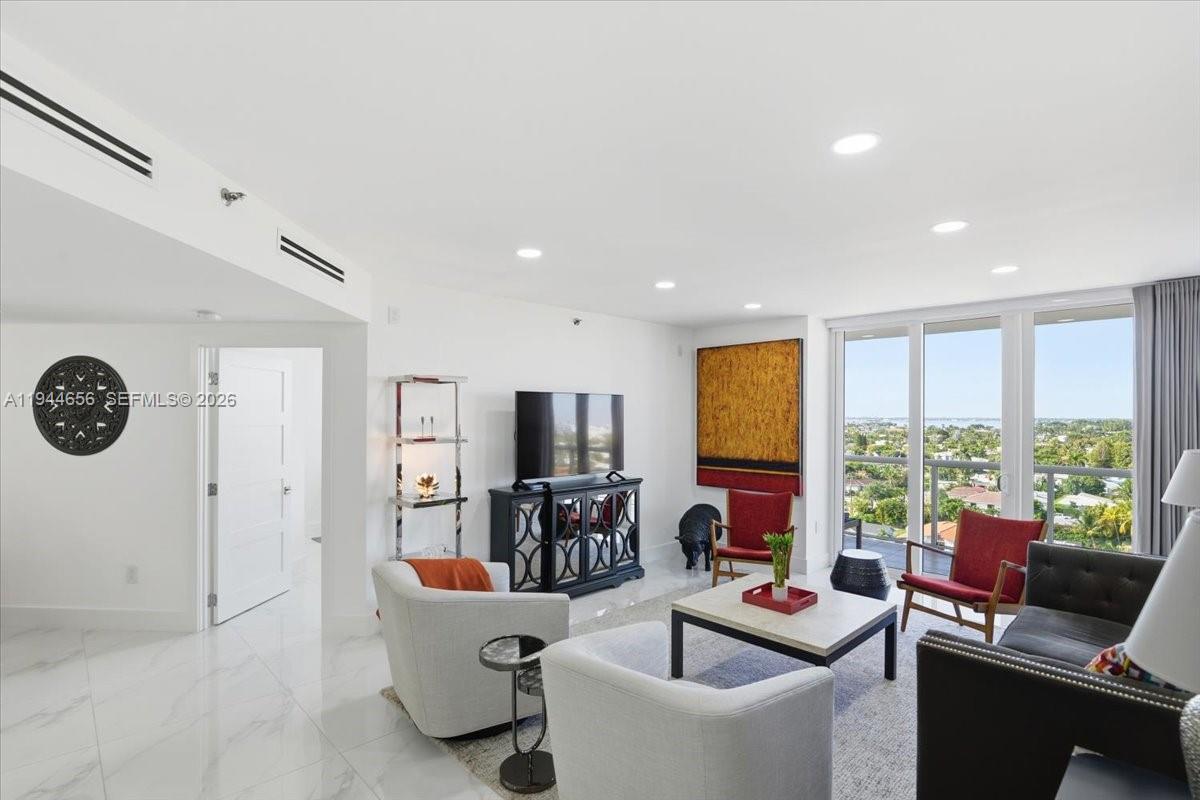 MIRAGE CONDO - Residential