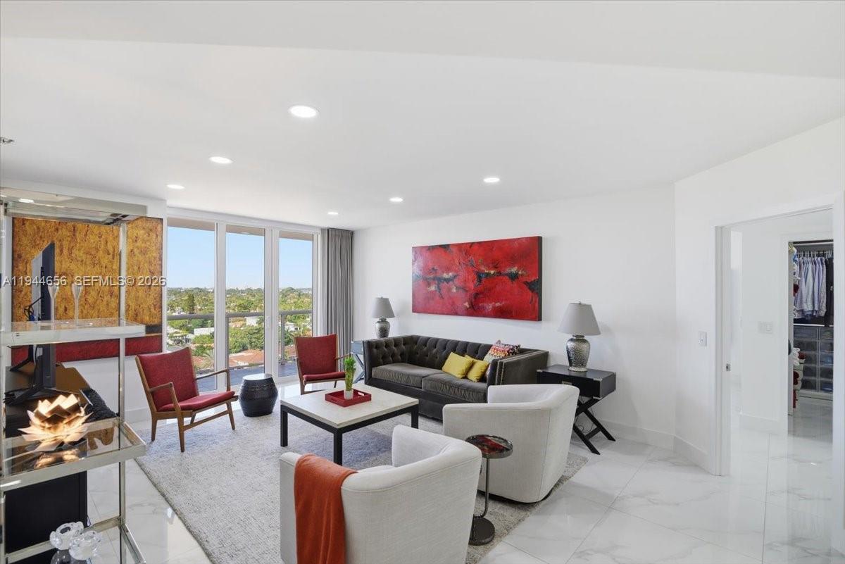 MIRAGE CONDO - Residential