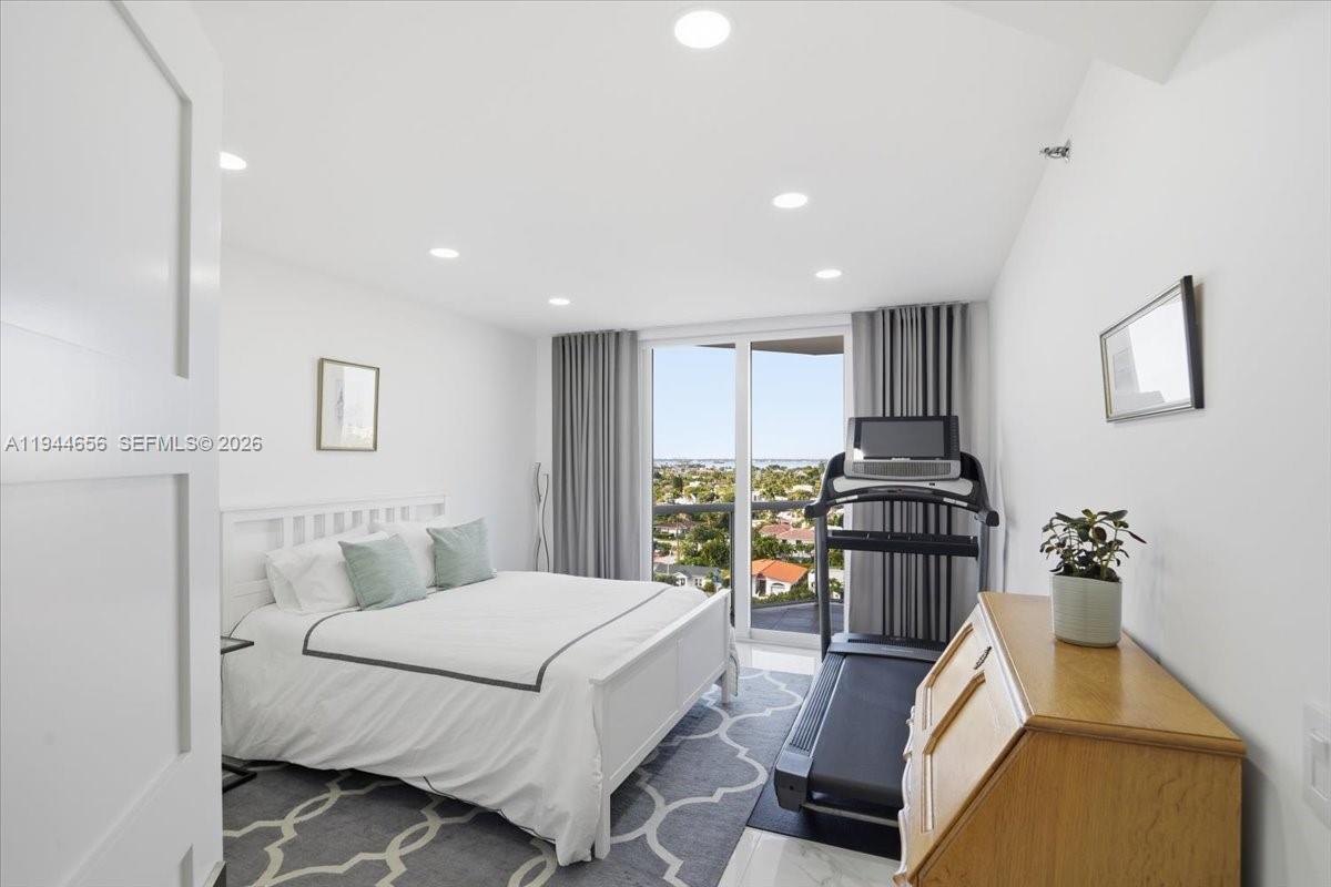 MIRAGE CONDO - Residential