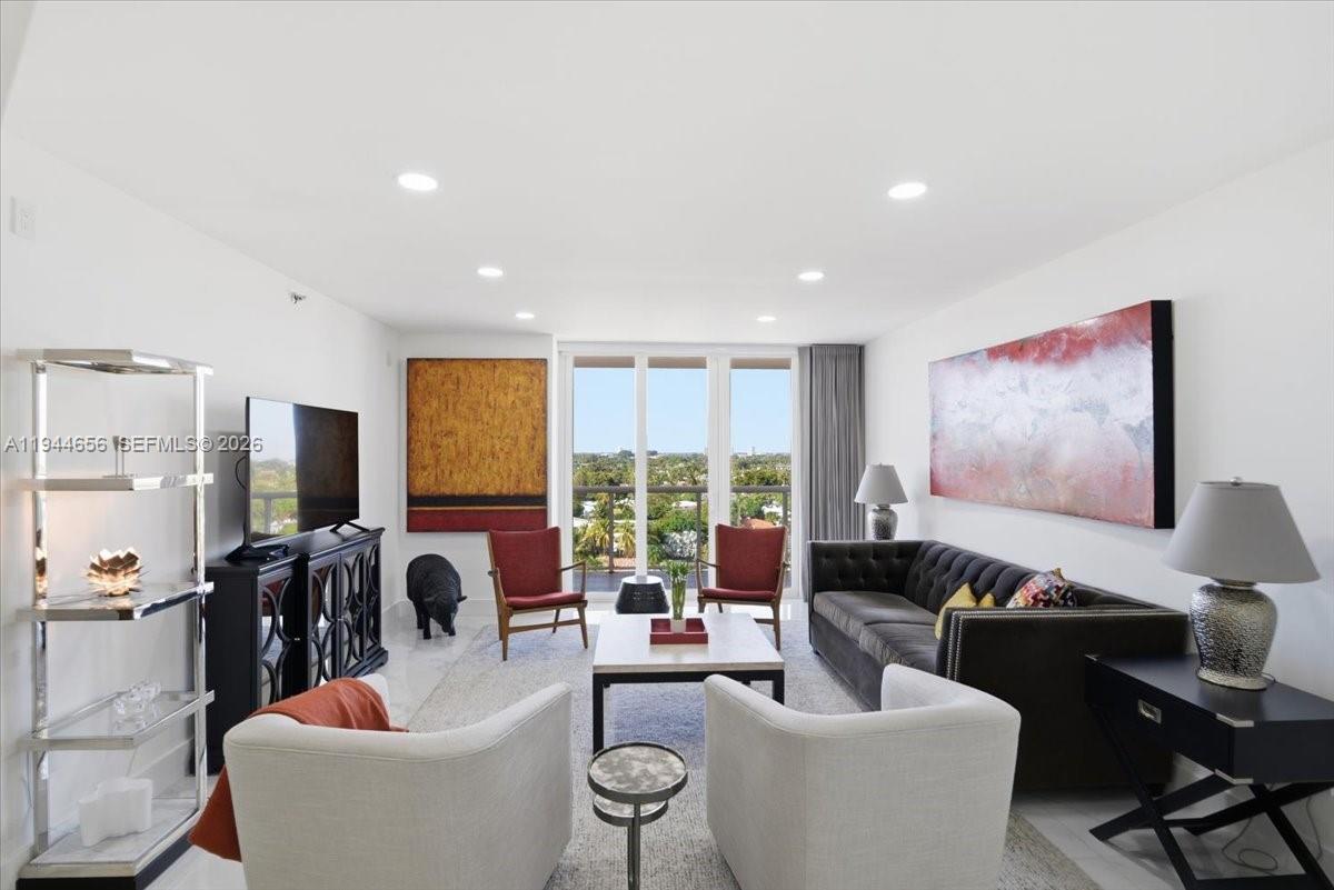 MIRAGE CONDO - Residential