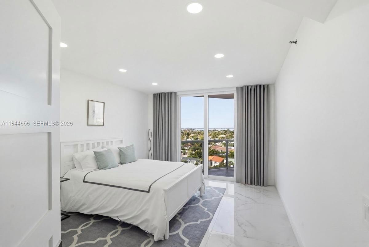 MIRAGE CONDO - Residential