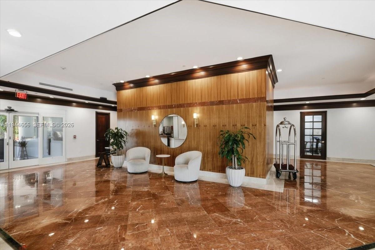 MIRAGE CONDO - Residential