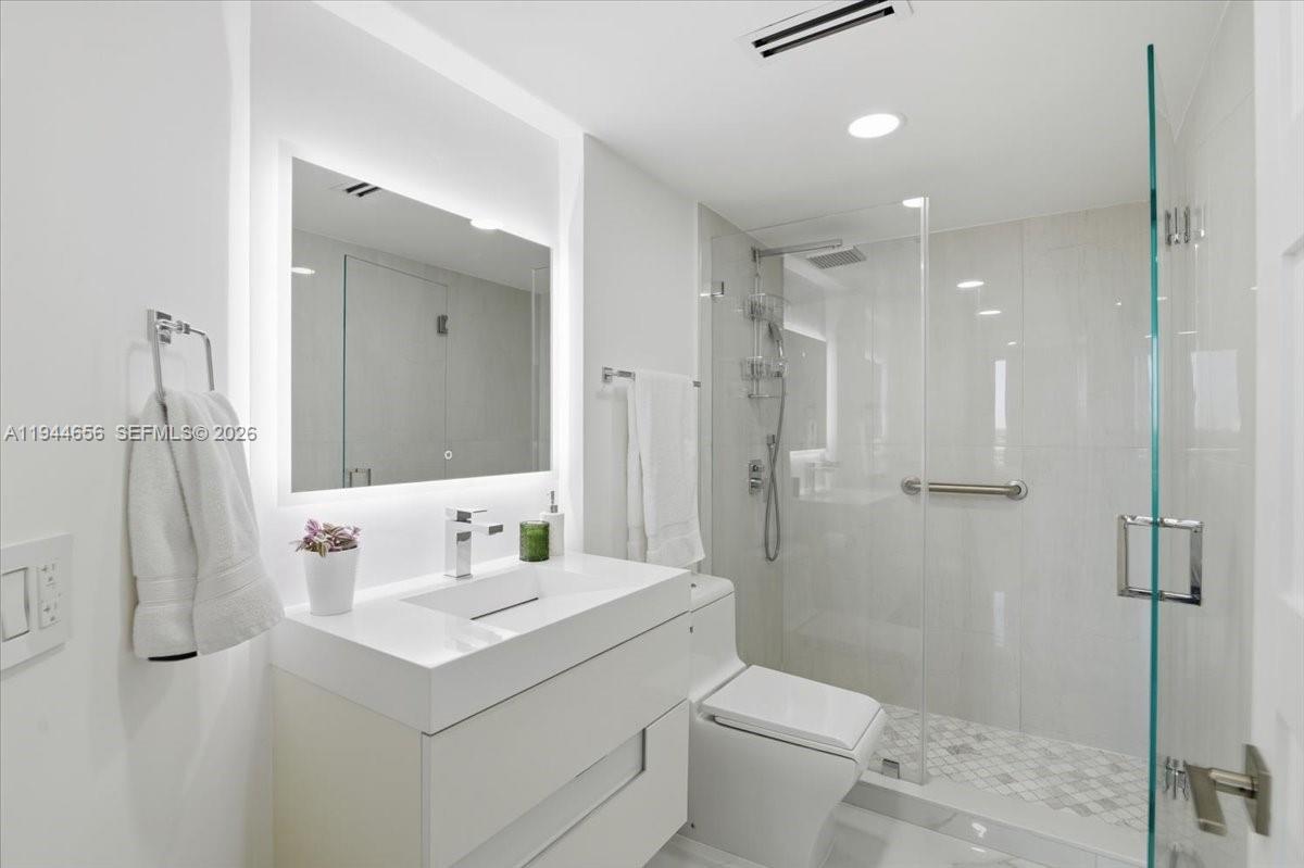 MIRAGE CONDO - Residential