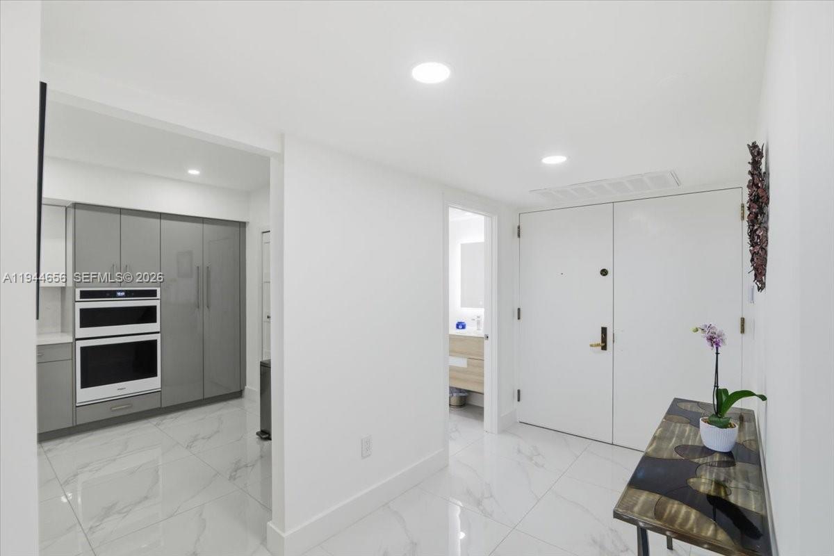 MIRAGE CONDO - Residential