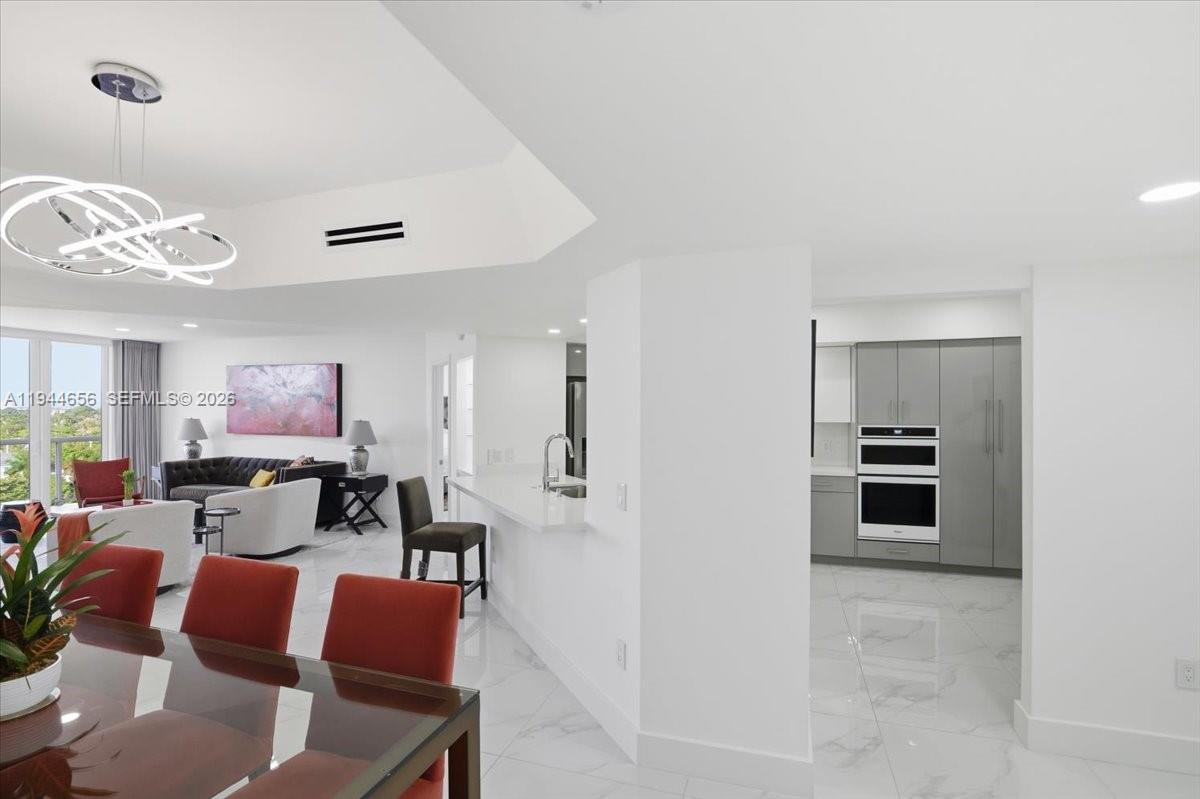 MIRAGE CONDO - Residential