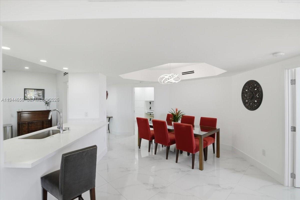 MIRAGE CONDO - Residential