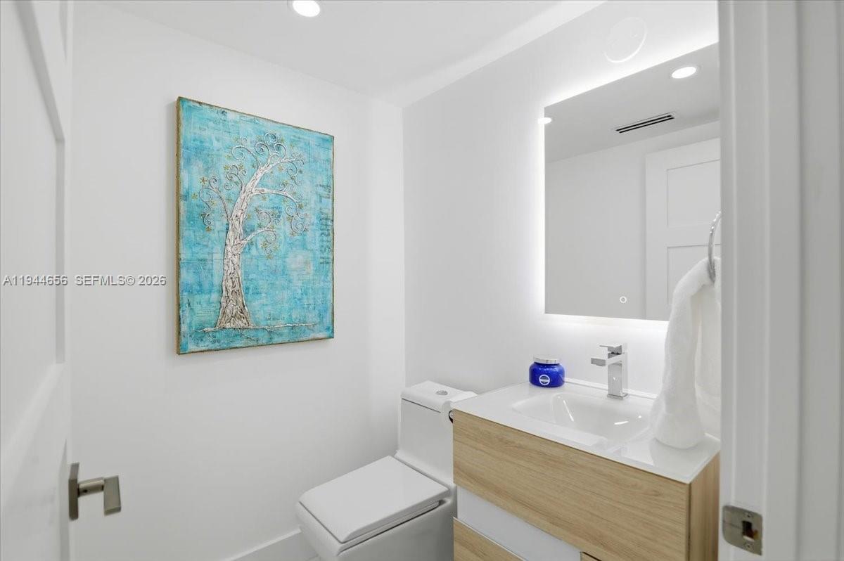 MIRAGE CONDO - Residential