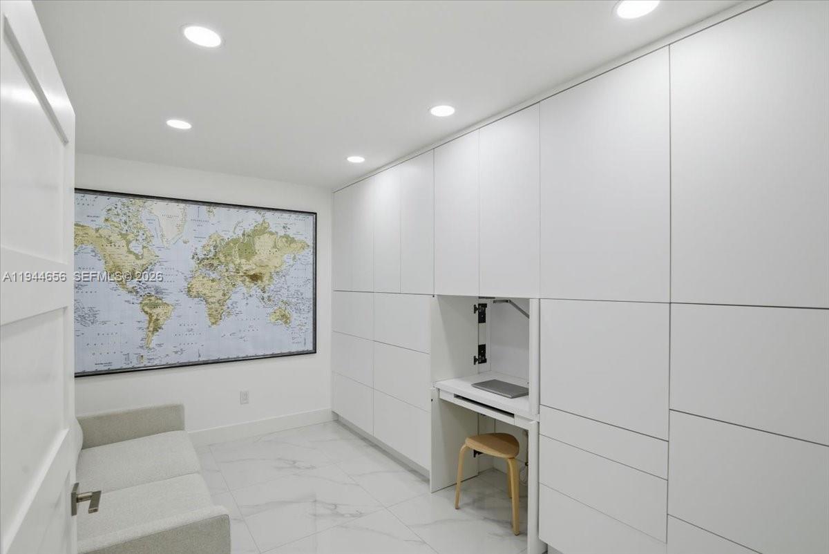 MIRAGE CONDO - Residential