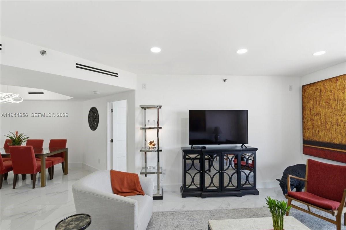 MIRAGE CONDO - Residential