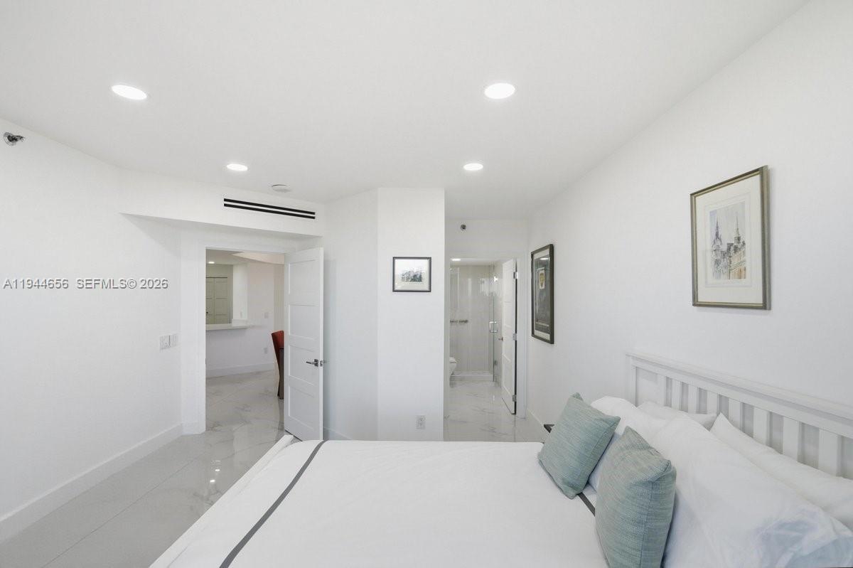 MIRAGE CONDO - Residential