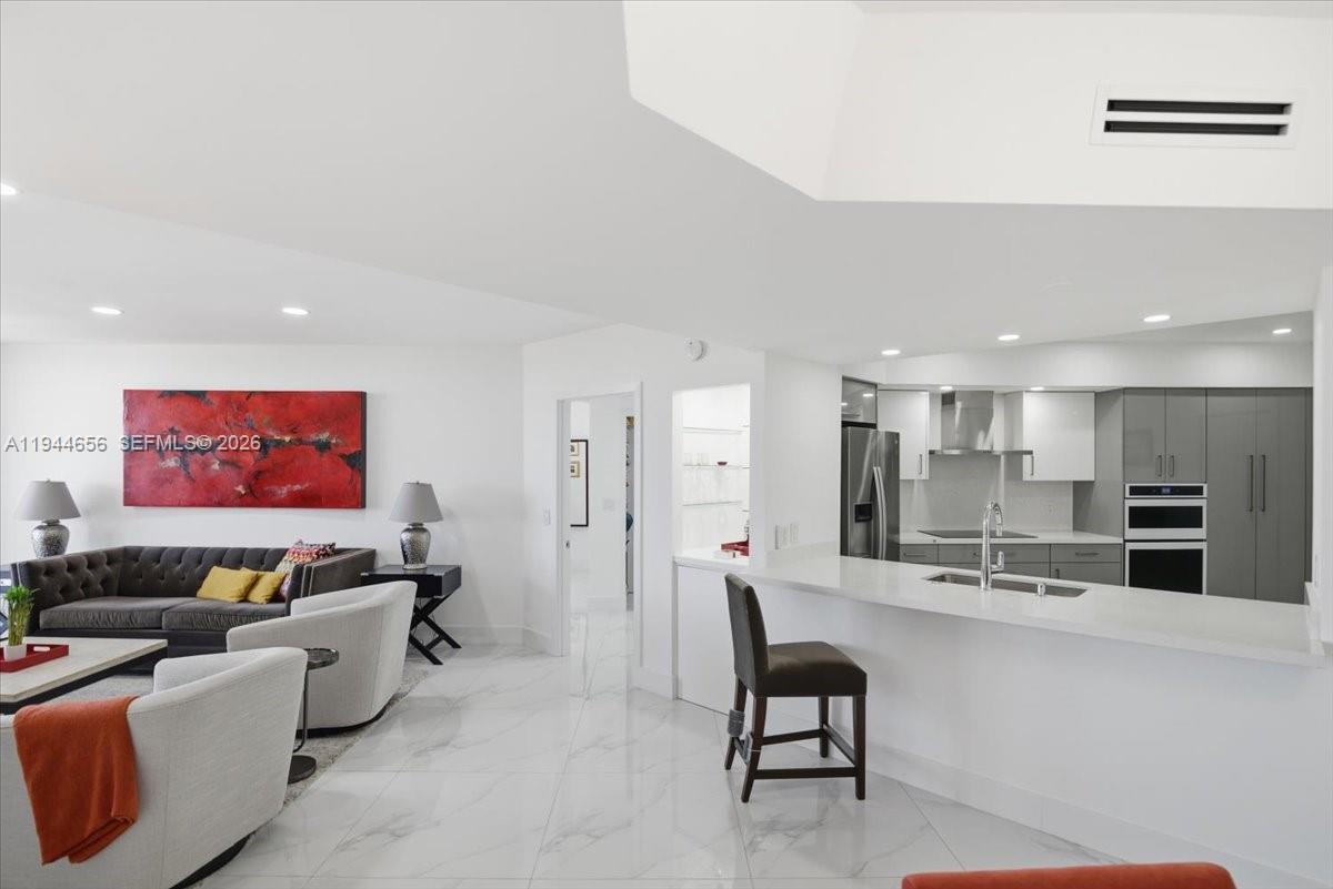 MIRAGE CONDO - Residential