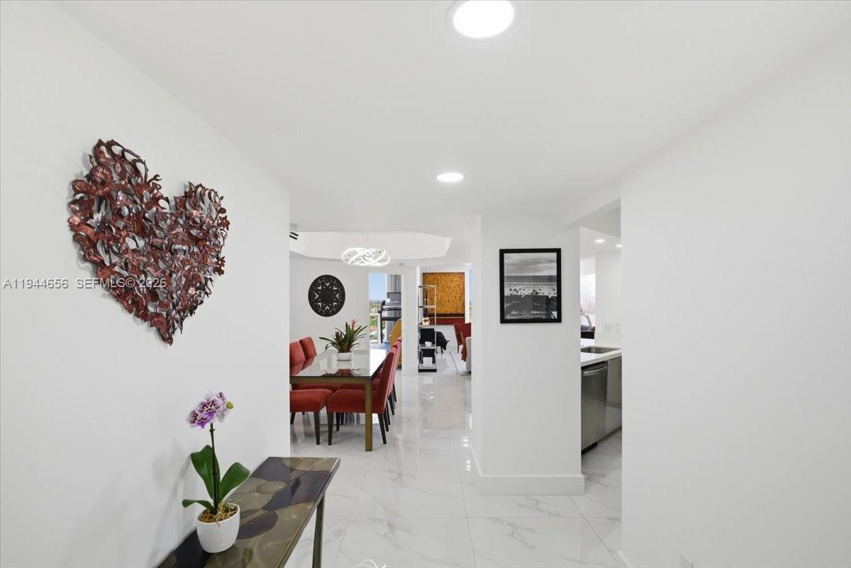 MIRAGE CONDO - Residential