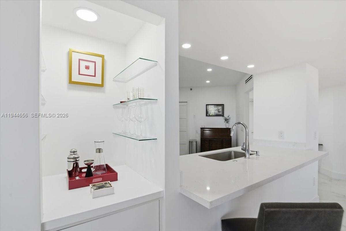 MIRAGE CONDO - Residential