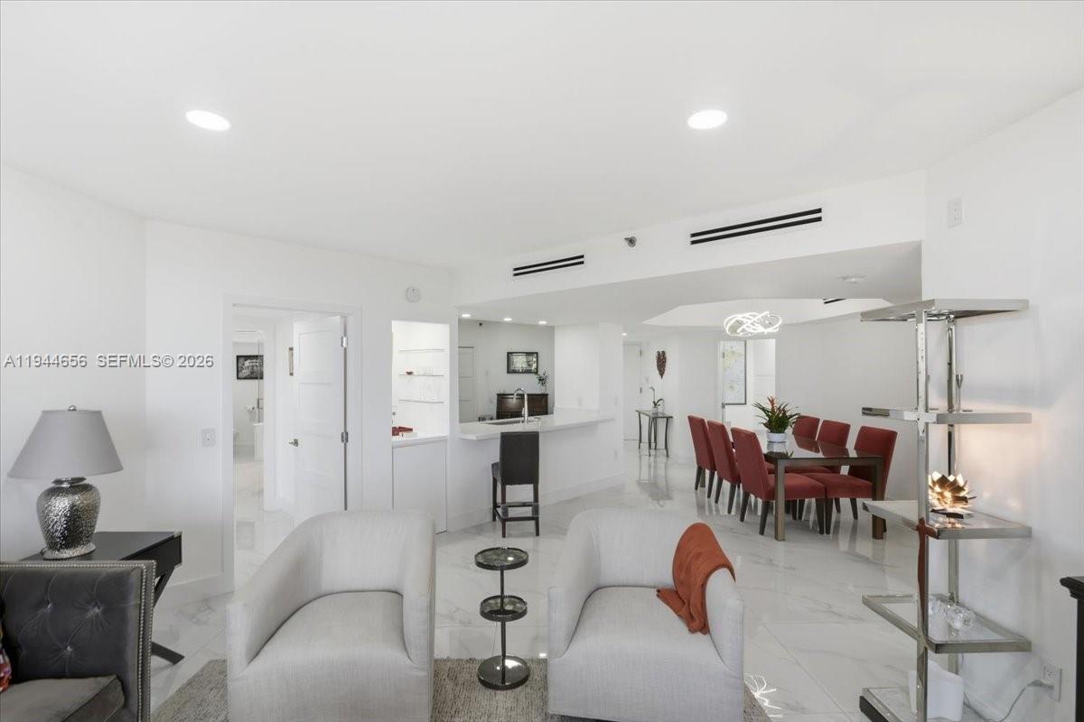 MIRAGE CONDO - Residential