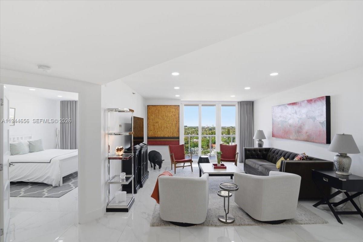 MIRAGE CONDO - Residential