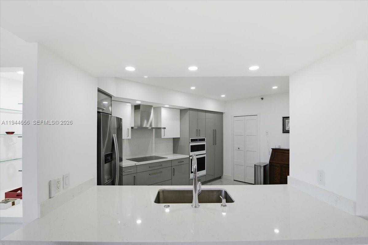 MIRAGE CONDO - Residential