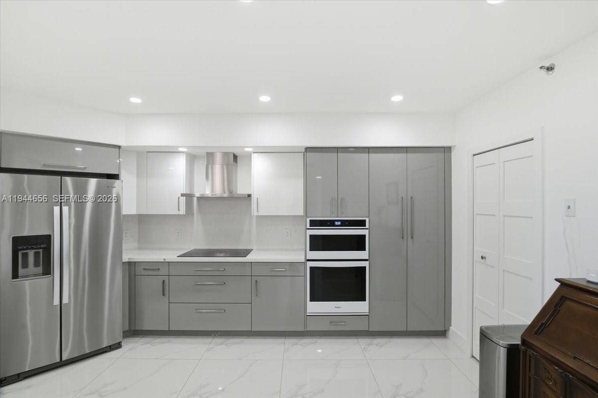 MIRAGE CONDO - Residential