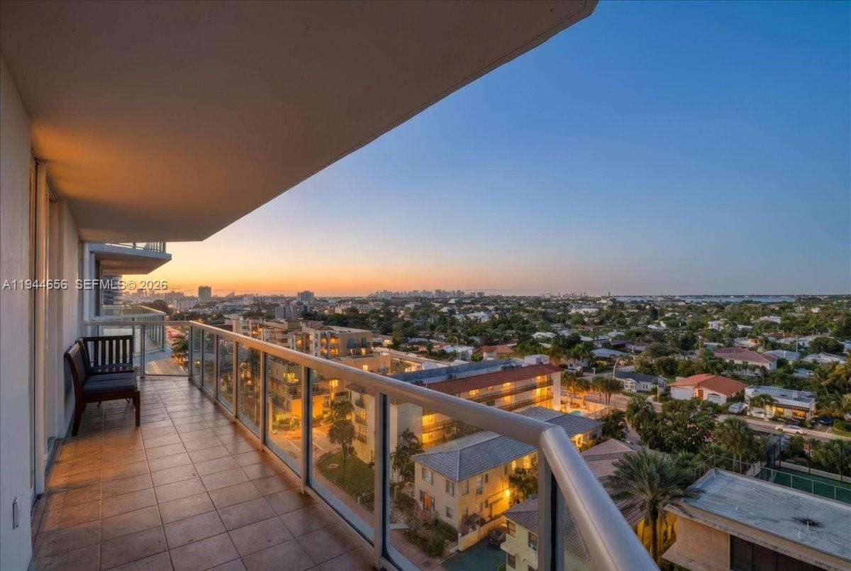 MIRAGE CONDO - Residential