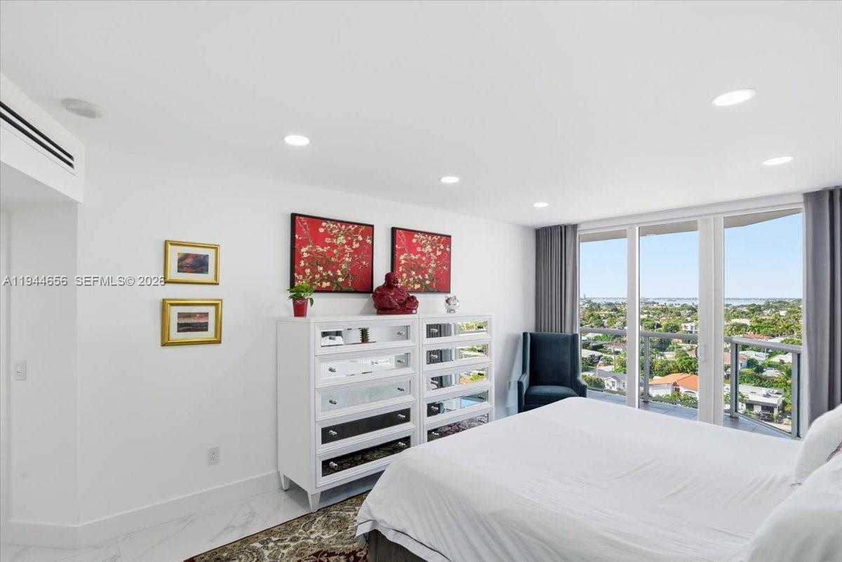 MIRAGE CONDO - Residential