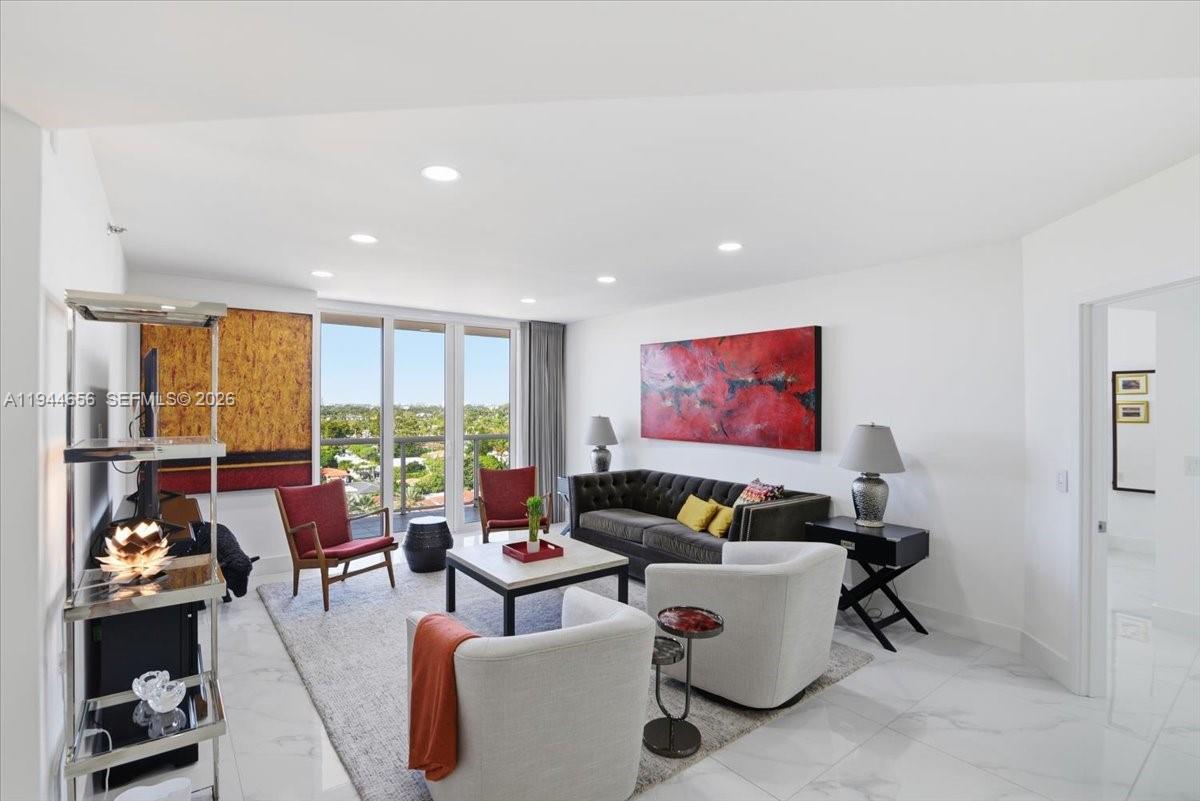 MIRAGE CONDO - Residential