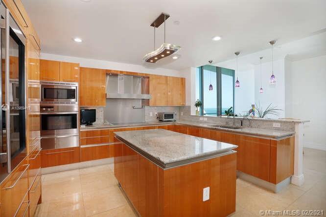 GROVENOR HOUSE CONDO - Residential