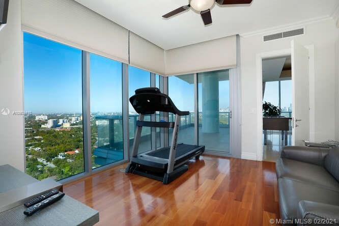 GROVENOR HOUSE CONDO - Residential