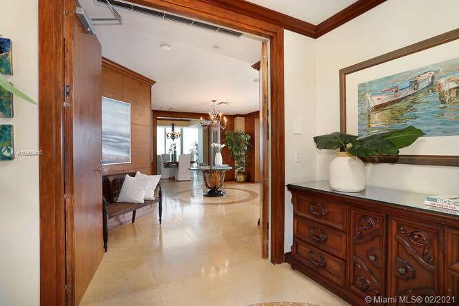 GROVENOR HOUSE CONDO - Residential