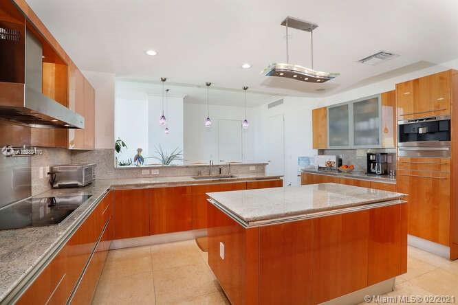 GROVENOR HOUSE CONDO - Residential