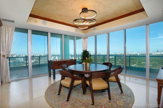 GROVENOR HOUSE CONDO - Residential