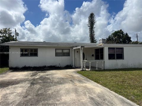 30 NE 193rd Ter Miami FL 33179