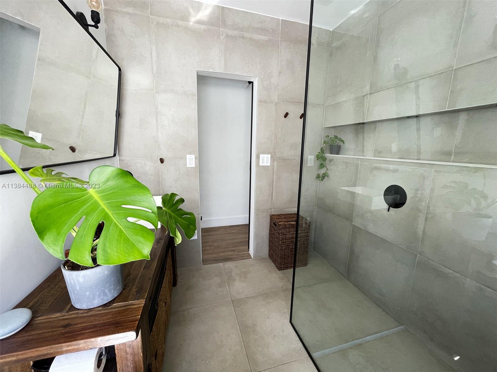 HOLLYWOOD - Residential