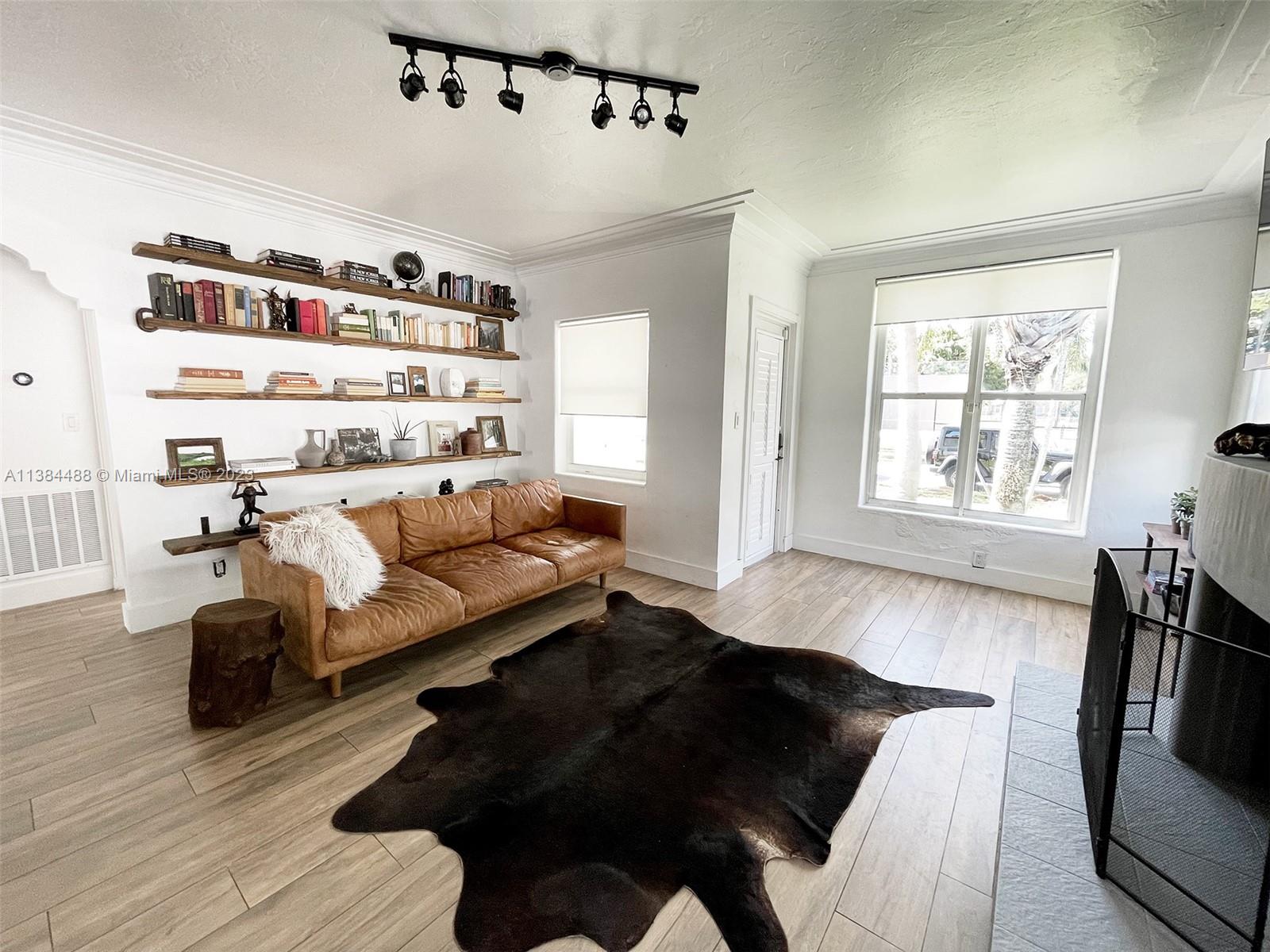 HOLLYWOOD - Residential