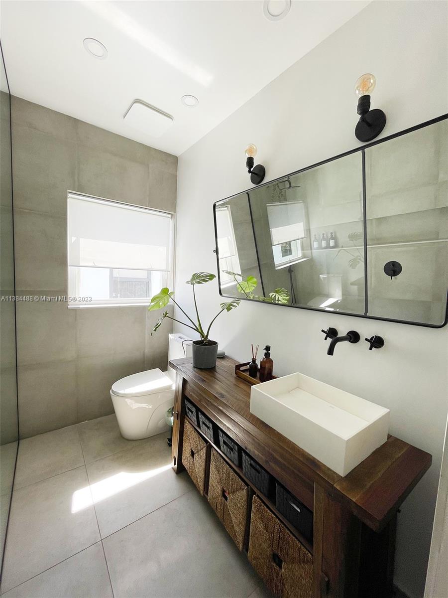 HOLLYWOOD - Residential