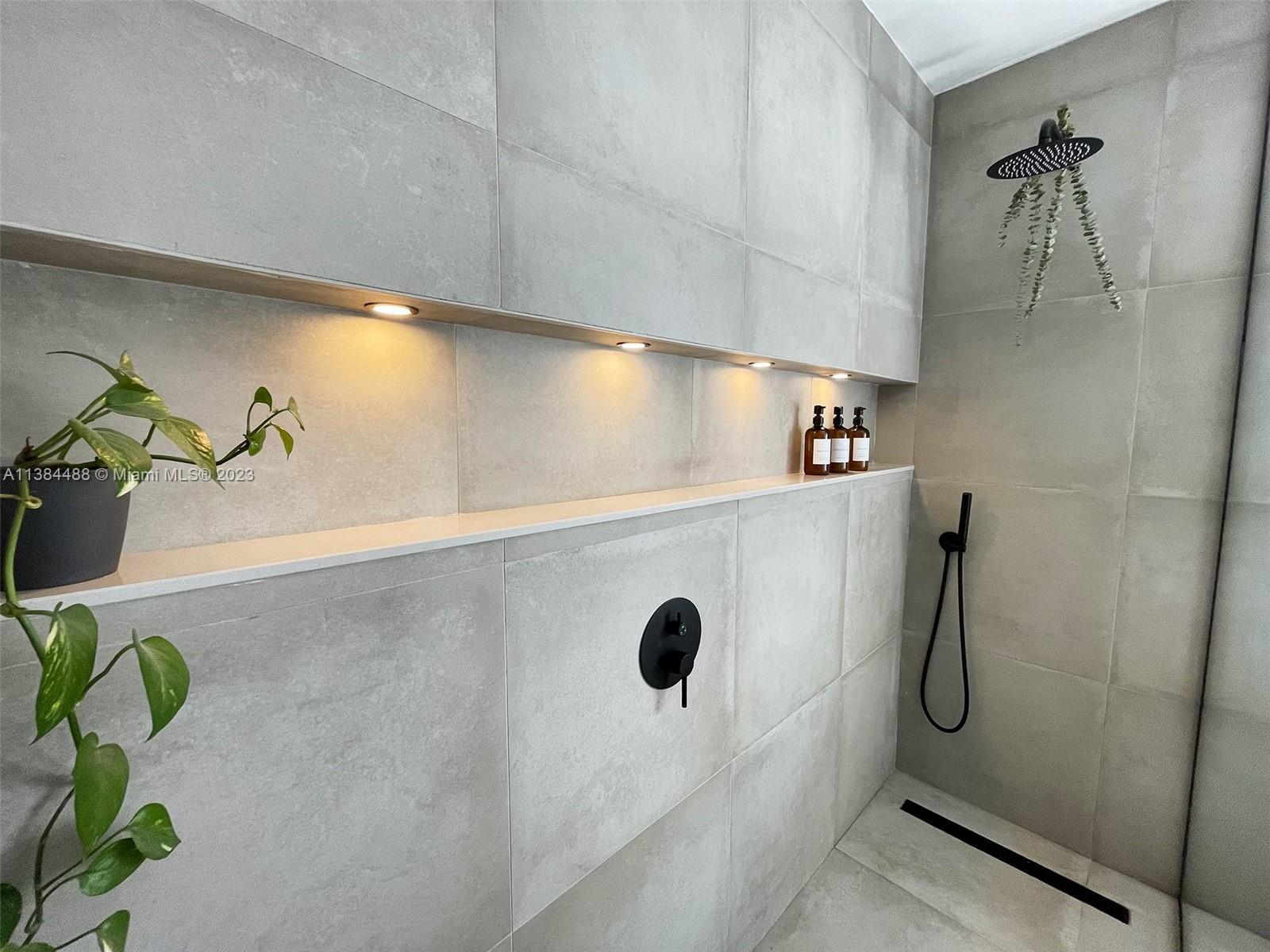 HOLLYWOOD - Residential