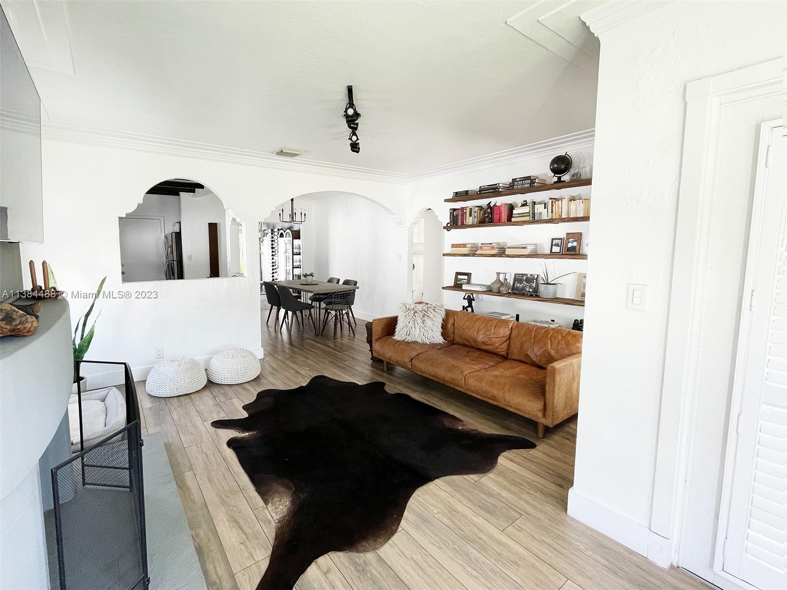 HOLLYWOOD - Residential