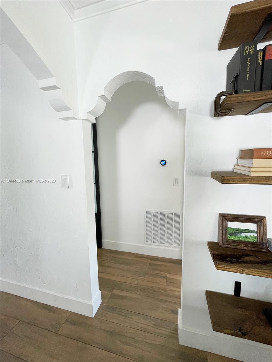 HOLLYWOOD - Residential