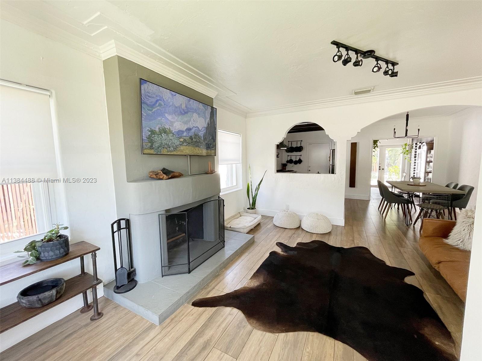 HOLLYWOOD - Residential