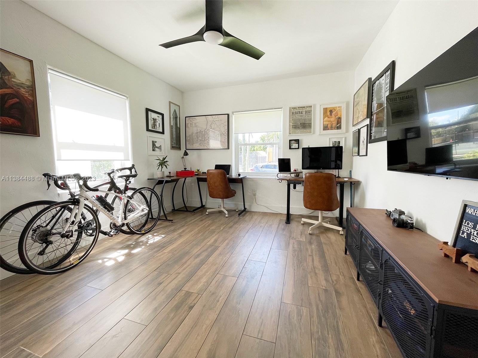 HOLLYWOOD - Residential