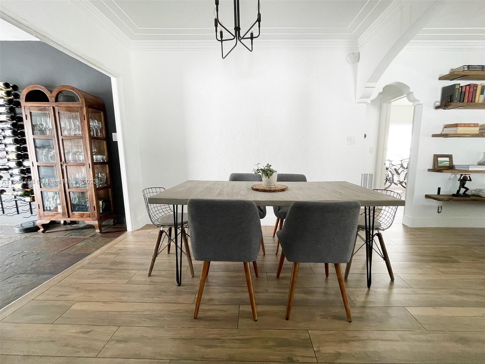 HOLLYWOOD - Residential