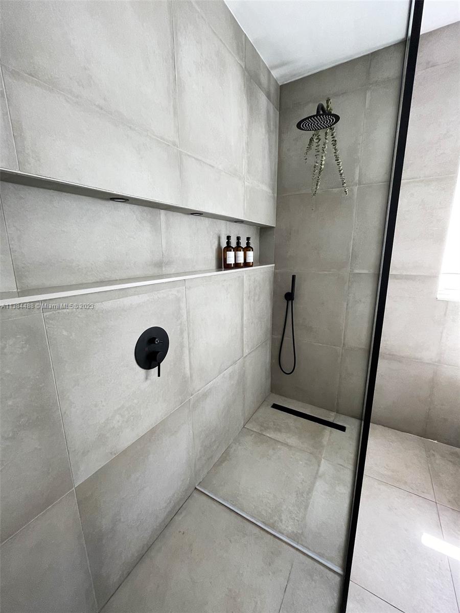 HOLLYWOOD - Residential