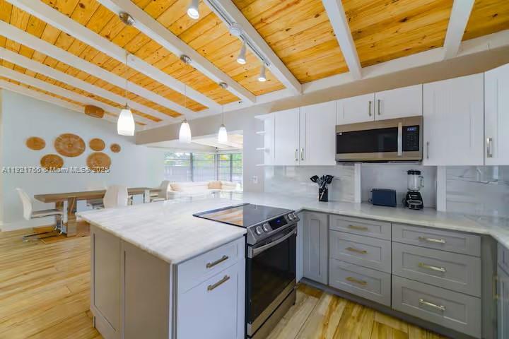 LAUDERDALE ISLES NO 2-BLK - Residential