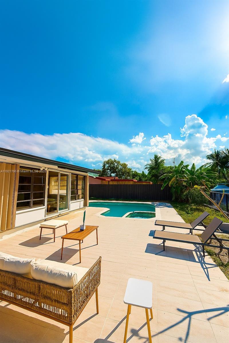 LAUDERDALE ISLES NO 2-BLK - Residential