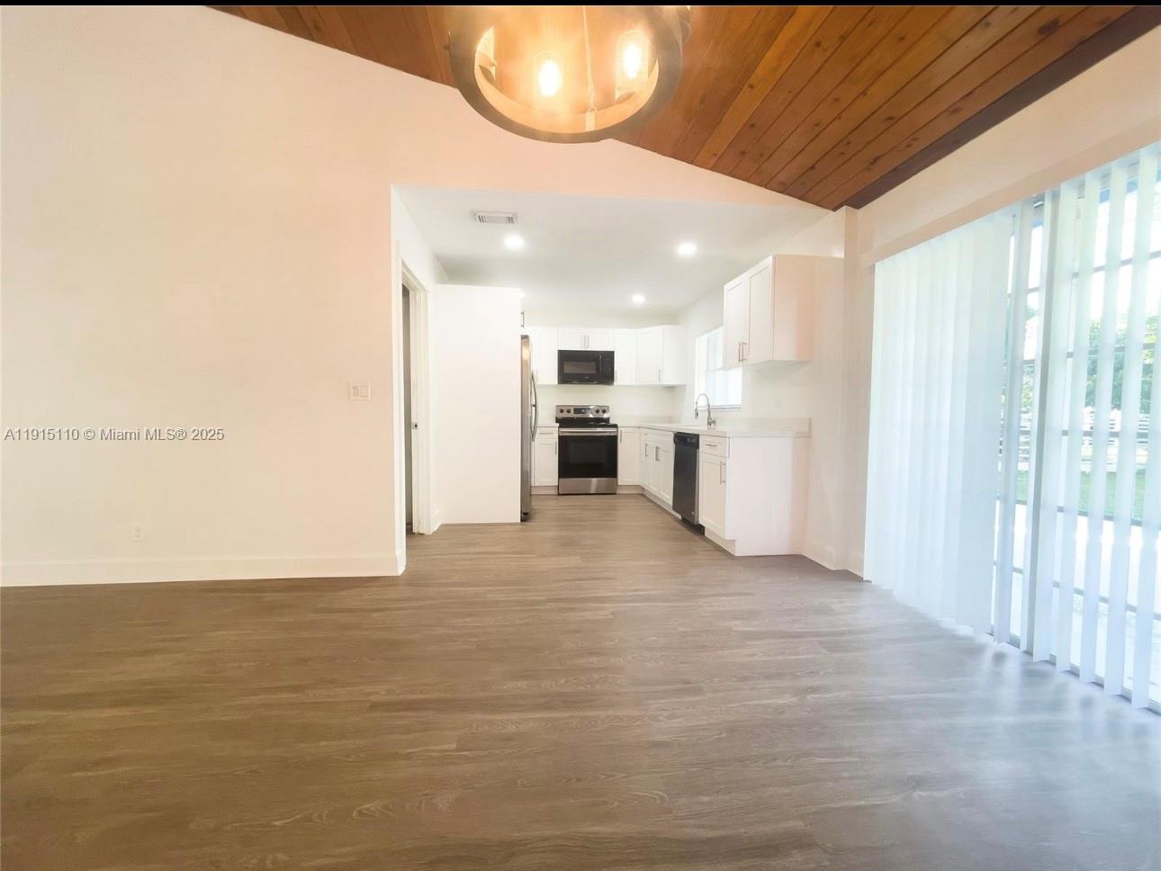 NORTH LAUDERDALE VILLAGE - Residential Lease