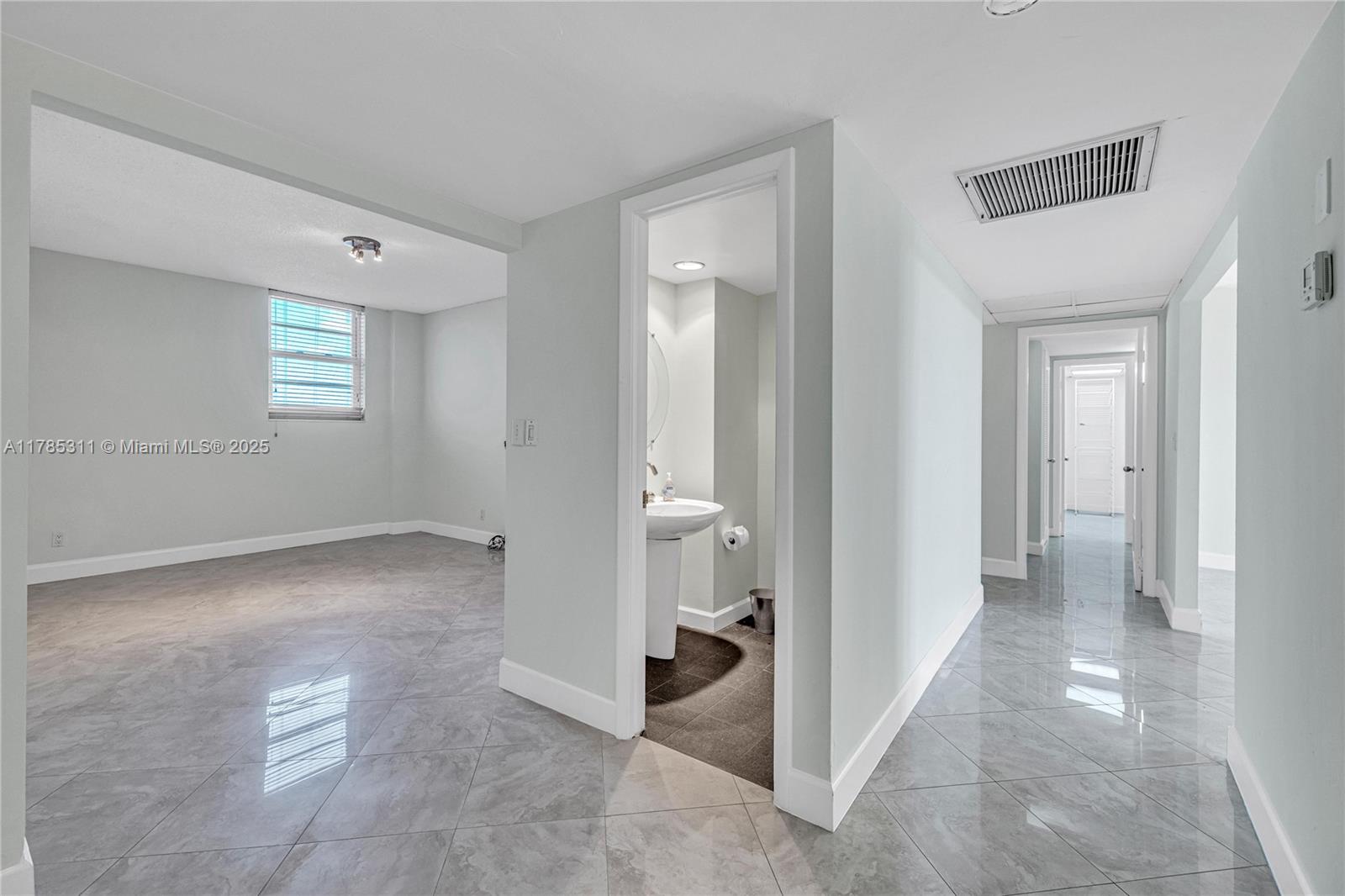 GABLES WATERWAY TOWERS CO - Residential