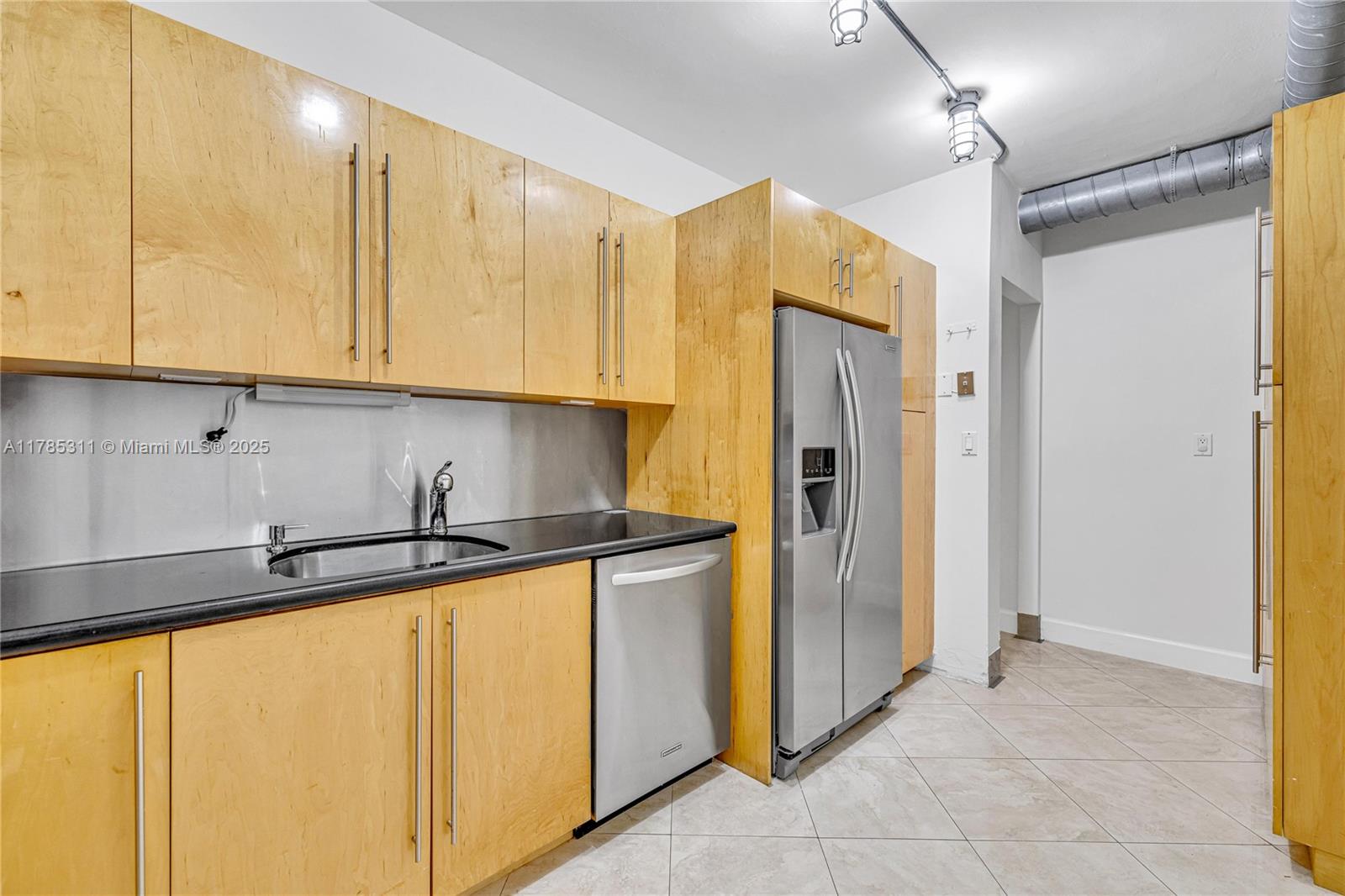 GABLES WATERWAY TOWERS CO - Residential