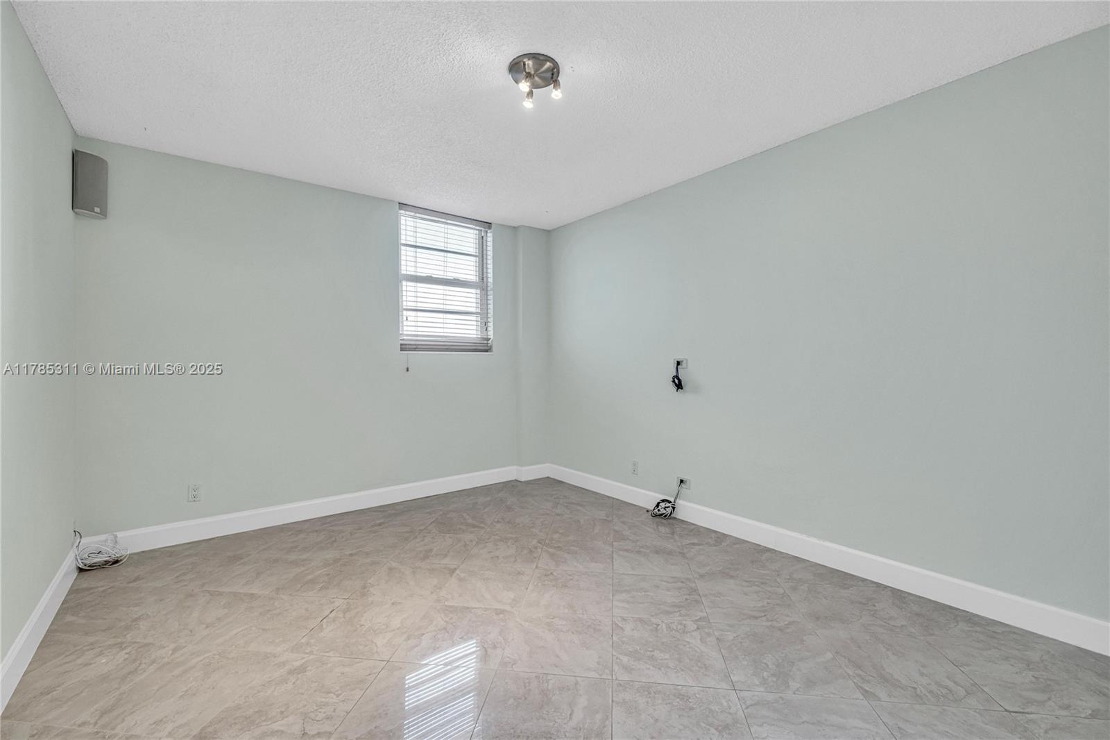 GABLES WATERWAY TOWERS CO - Residential
